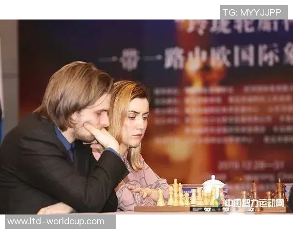 足球明星夫妻携手走红毯引发媒体热议全场瞩目闪耀时刻 足球明星夫妻携手走红毯引发媒体热议全场瞩目闪耀时刻